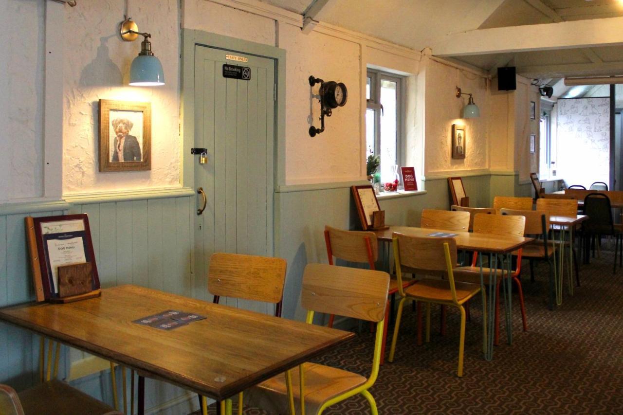 Dog And Partridge Inn Calne Exterior foto